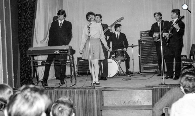 A Metró együttes koncertje 1968-ban. Rédey Gábor, Zalatnay Sarolta, Zorán Sztevanovity, Veszelinov András, Dusán Sztevanovity, Schöck Ottó. (Fotó: Fortepan)