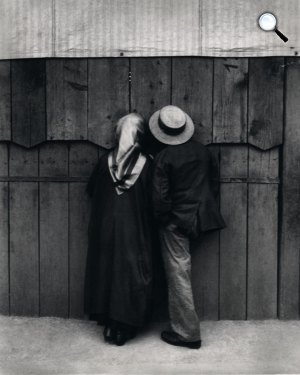 André Kertész: A népligeti cirkusz előtt, 1920. május 19. (Fotó: André Kertész/©André Kertész Emlékmúzeum, Szigetbecse)