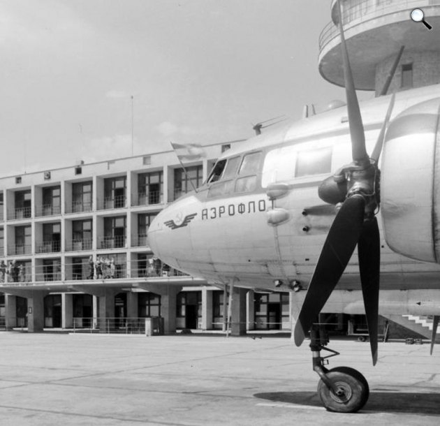IL-14-es repülőgép. Megnyílt Budapest új légikikötője Ferihegyen. Budapest, 1955. (Fotó: Fortepan)
