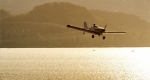Piper Pa-25-235 Pawnee típusú repülőgép Balatongyörök felett
