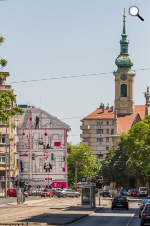 Digitális élettér a budai tűzfalon. Orosz Richárd, Keresztesi Botond és Szigeti Árpád műve. (Fotó: Farkas András)