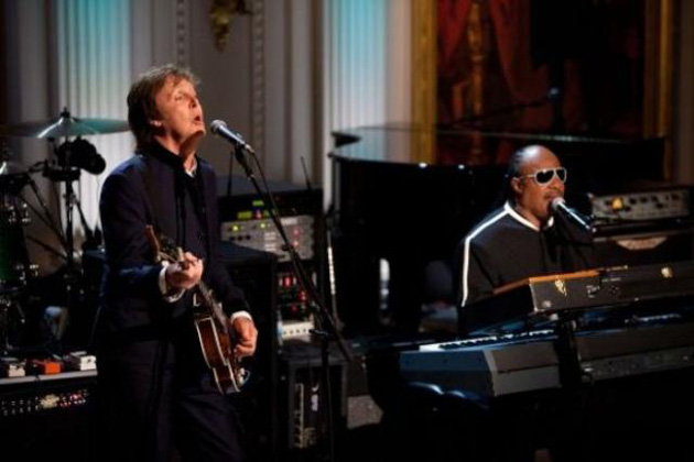 Paul McCartney és Stevie Wonder (Fotó: Listal.com)