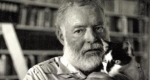 Ernest Hemingway író és macskája (Fotó: JFK Library)