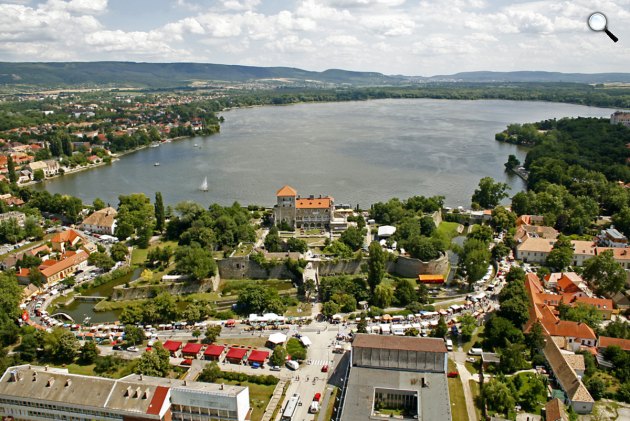 Tata, légi felvétel (Fotó: Víz, Zene,Virág Fesztivál)