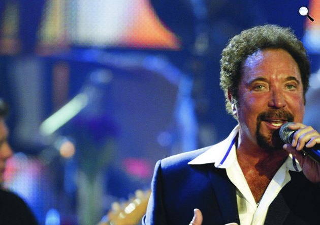 Sir Tom Jones zenész (Fotó: Listal.com)