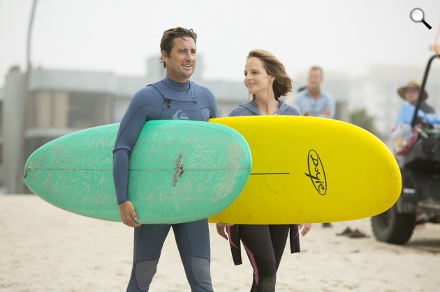 Hullámlovasok, Helen Hunt, Luke Wilson (Fotó: Cinetel)