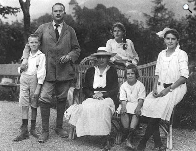 Carl Gustav Jung pszichiáter, pszichológus, analitikus és családja 1917-ben(Fotó: psicologiaanalitica.com.br)