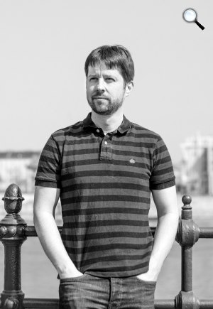Brandon Hackett (Markovics Botond) író