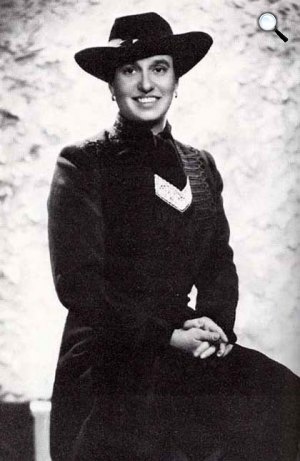  Zsindelyné Tüdős Klára iparművész, jelmeztervező, 1940 (Fotó: OSZK)