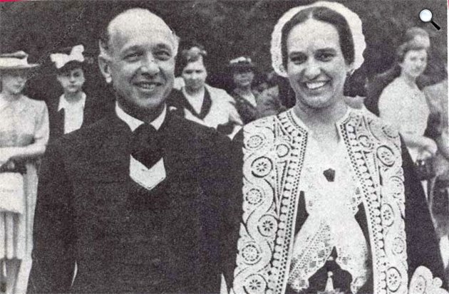 Zsindely Ferenc és Zsindelyné Tüdős Klára egy körmenetben 1938-ban (Fotó: OSZK)