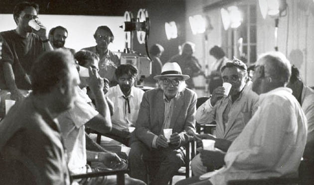 Jancsó Miklós: Isten hátrafelé megy forgatásán, Hernádi Gyula, Gyurkovics Tibor, Jancsó Miklós (Fotó: filmkultura.hu)