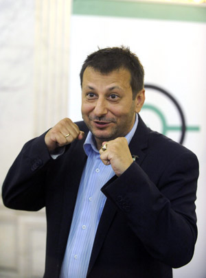 Aradi Tibor humorista, Karinthy-gyűrűvel kitüntetett (MTI Fotó: Máthé Zoltán)