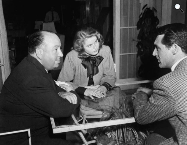 A Forgószél megbeszélésén Alfred Hitchcock, Ingrid Berbman és Cary Grant, a fotós Robert Capa (Fotó: @ Robert Capa / ICP.org)
