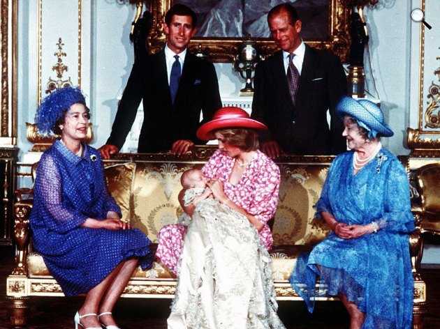 Károly herceg, Fülöp herceg, II. Erzsébet királynő, Lady Diana, az anyakirályné, Vilmos herceg, 1982. augusztus 4.  (Fotó: AP/Listal)