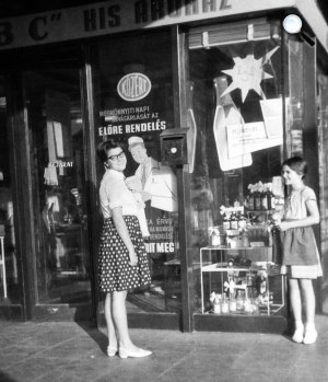 Közért, önkiszolgálók boltja, Budapest, Irinyi József utca 34., 1969 (Fotó: Fortepan)