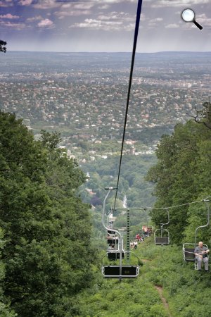 Budapesti Libegő - Zugligetből a János-hegyre vezető drótkötélpályás felvonó (Fotó: Wikipédia) 