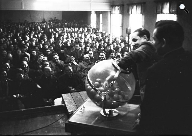 Kultúrotthon, heti lottósorsolás, 1967 (Fotó: Fortepan)