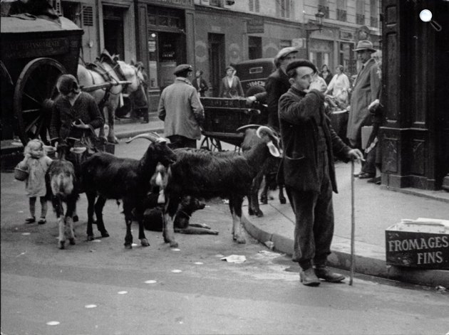 André Kertész: Párizsi utcakép (Bölöni György is látható), 1934 (Fotó: André Kertész / PIM)