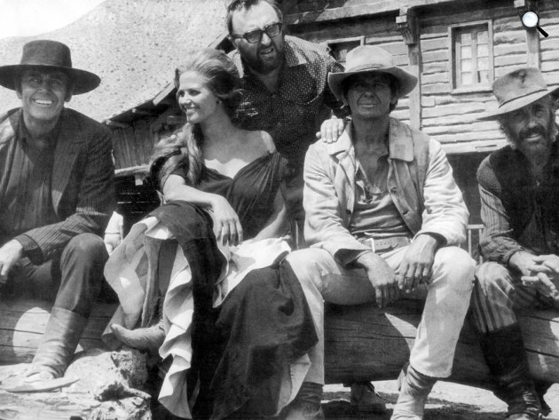 Volt egyszer egy vadnyugat, Henry Fonda, Claudia Cardinale, Sergio Leone, Charles Bronson és Jason Robards, 1968 (Fotó: Listal.com)