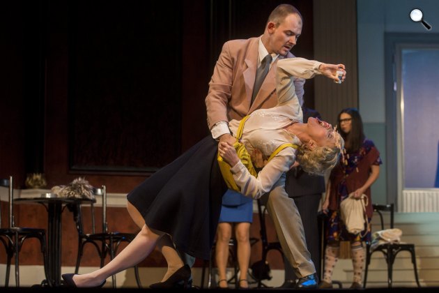 Békés Pál: Össztánc,  Orosz Ákos és Eszenyi Enikő játszik a Vígszínházban Marton László rendezésében, 2015 (MTI Fotó: Kallos Bea)