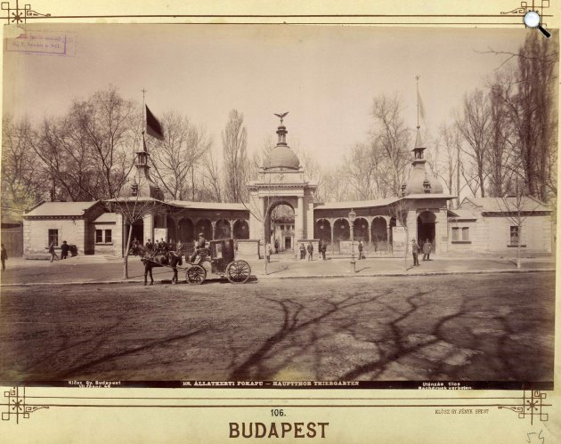 Az Állatkert régi főkapuja, Budapest. A felvétel 1890 után készült.\\