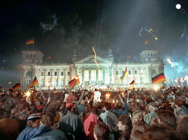 A német egyesítés ünneplése, Reichstag, Berlin, 1990. október 3. (Fotó: Bundespresseamt/Bildstelle)
