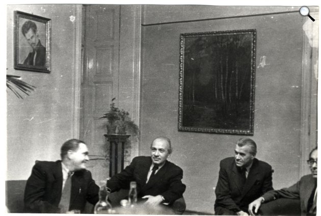 Szabó Lőrinc szerzői estjén - Bod Andor, Illyés Gyula, Csorba Zoltán és Szabó Lőrinc, 1956. október 23-án, Miskolcon (Fotó: Magántulajdon/krk.szabolorinc.hu)