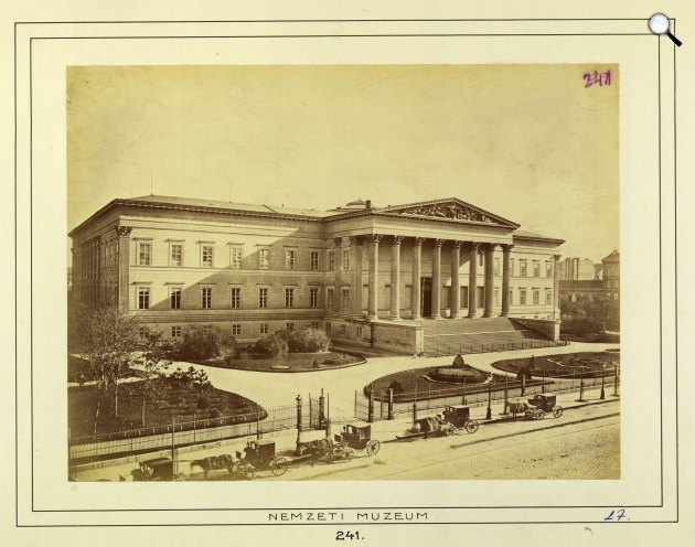 A Magyar Nemzeti Múzeum épülete. A felvétel 1880-1890 között készült. (Fotó: Fortepan / Budapest Főváros Levéltára. Levéltári jelzet: HU.BFL.XV.19.d.1.06.048)
