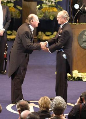 Kertész Imre, irodalmi Nobel-díj átvételekor, 2002. december 10. (Fotó: Hans Mehlin / nobelprize.org)