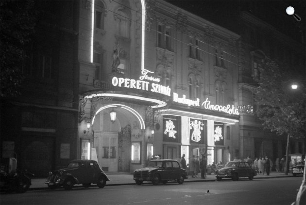 Nagymező utca, Fővárosi Operettszínház és a Budapest Táncpalota (Moulin Rouge), 1962 (Fotó: Fortepan)