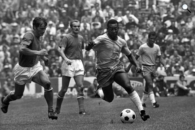 Pelé játszik, Brazília - Olaszország, 1970 (Fotó: sofoot.com)