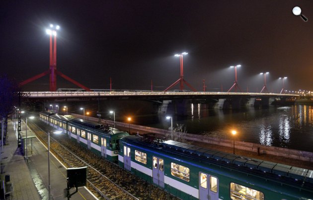 A Rákóczi híd esti kivilágításban. Budapest (MTI Fotó: Máthé Zoltán)