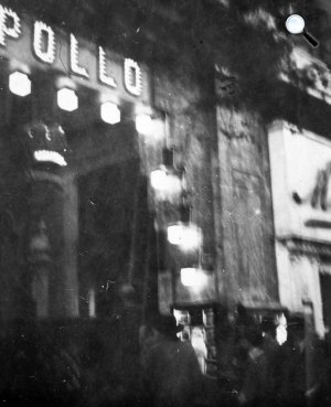 Erzsébet körút, a Royal Apolló mozi bejárata az Apolló mozaikkal, 1937 (Fotó: Fortepan)
