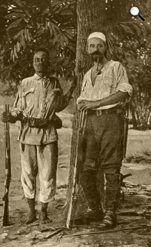 Gróf Teleki Samu Afrikában a szolgájával - Eredeti afrikai fénykép után (Fotó: Vasárnapi Ujság/OSZK) 