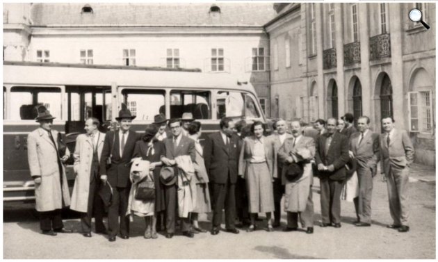 Prágában, íródelegációval. Zelk Zoltántól jobbra: Veres Péter, Nagy Imre és Déry Tibor, 1950 (Fotó: PIM)