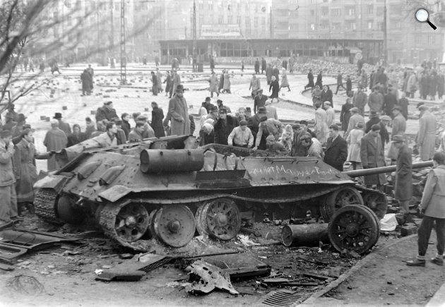 1956-os forradalom és szabadságharc, Móricz Zsigmond körtér, Budapest (Fotó: Fortepan)