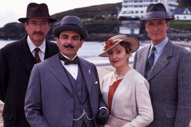 Poirot - Nyaraló gyilkosok, Poirot, David Suchet (Poirot), Paulin Moran (Miss Lemon) Philip Jackson (Japp főfelügyelő), Hugh Fraser (Hastings kapitány) (Fotó: Agatha Christie/Facebook)