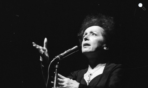 Édith Piaf sanzonénekes énekel, 1936 (Fotó: listal.com)