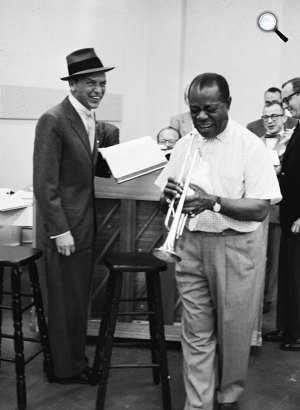 Frank Sinatra és Louis Armstrong , 1957 (Fotó: listal.com)