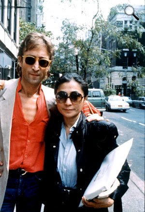 John Lennon és felesége, Yoko Ono, 1980 (Fotó: listal.com)