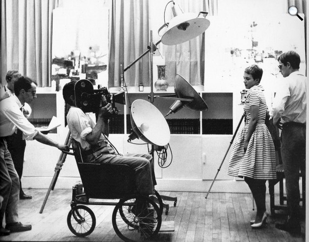 Jean-Luc Godard, Raoul Coutard (a kamera mögött), Jean Seberg és Jean-Paul Belmondo, 1959 (Fotó: listal.com)