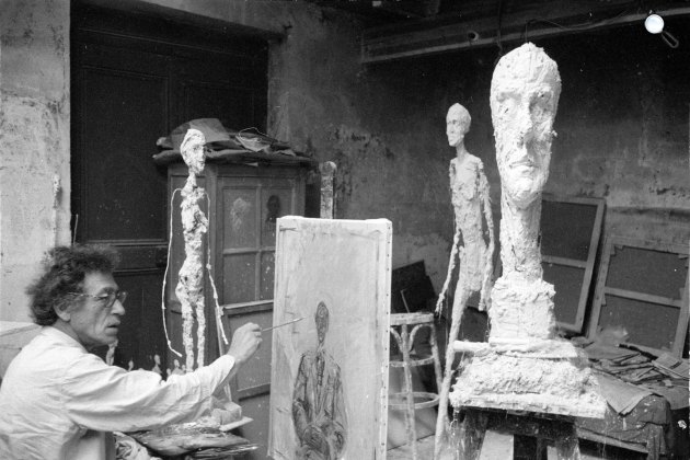 Alberto Giacometti szobrász a műtermében (Fotó: Wikipédia)