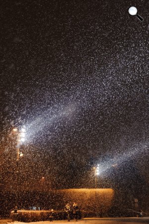  Gyalogosok a sűrű hóesésben a debreceni Egyetem téren (MTI Fotó: Czeglédi Zsolt)