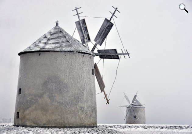 Szélmalom a Tési-fennsíkon (MTI Fotó: Máthé Zoltán)