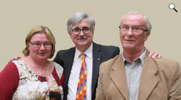 N. Császi Ildikó és Cs. Nagy Lajos szerzőkkel Kiss Gábortal, a TINTA kiadó vezetőjével (Fotó: TINTA Kiadó)