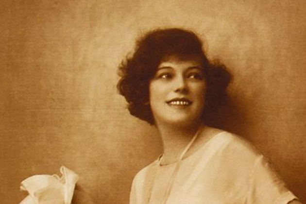 Bajor Gizi - Csathó Kálmán Az új rokon c. vígjátékában, 1922 (Fotó: OSZK)