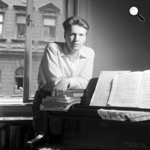 Kurtág György, a Világifjúsági Találkozó zeneműalkotói pályázatának volt a nyertese, 1955 (MTI Fotó/Mandarchív: Zinner Erzsébet)