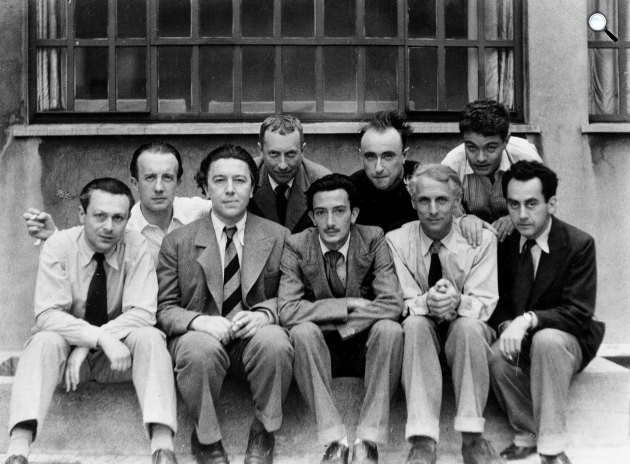 A párizsi szürrealisták: Tristan Tzara, Paul Éluard, André Breton, Jean Arp, Salvador Dalí, Yves Tanguy, Max Ernst, René Crevel és Man Ray, Parizs, 1930 (Fotó: babelio.com)