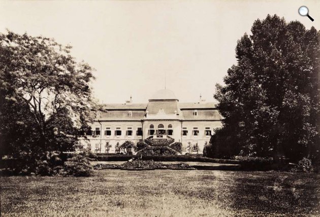 A Harruckern-Wenckheim-Almásy-kastély, 1895-1899 között (Fotó: Fortepan / Levéltári jelzet: HU.BFL.XV.19.d.1.11.115)