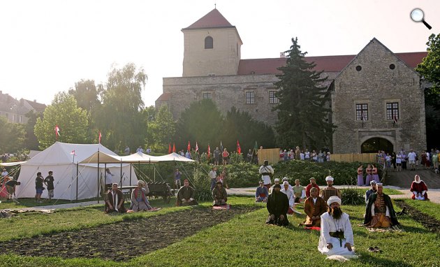 A várpalotai Thury-vár, Diadal Napja ünnep (Fotó: thuryvar.hu)